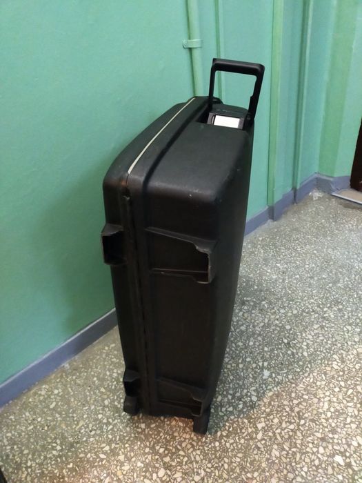 Duża Walizka podróżna turystycznyczna pancerna  Samsonite na 2 kółkach