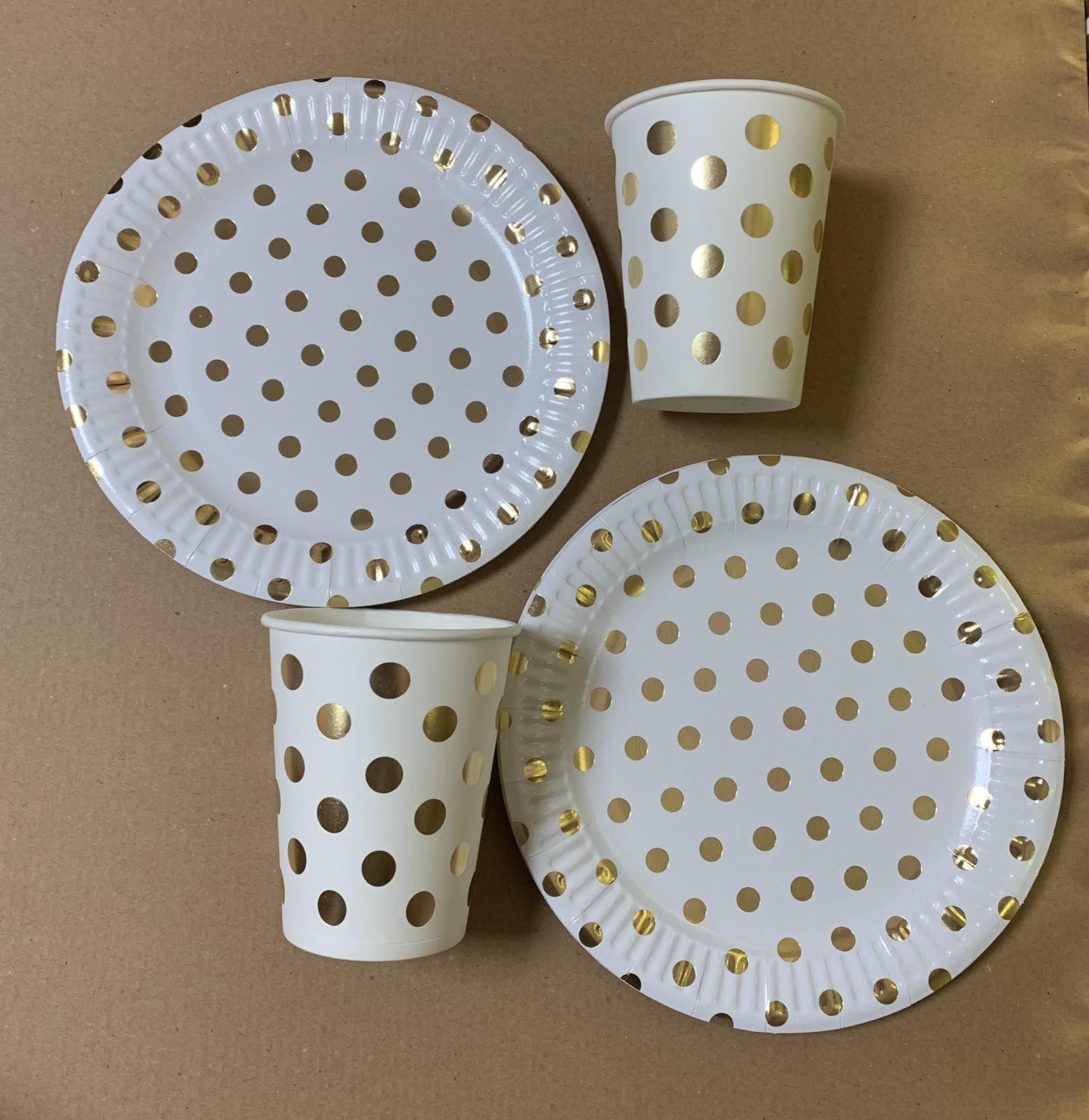 Паперовий посуд стакани тарілки