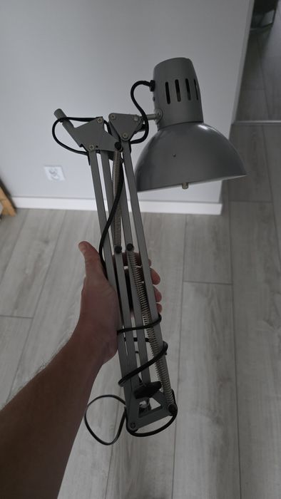 Lampa biurowa igiełka