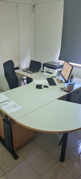 Secretaria de escritório grande