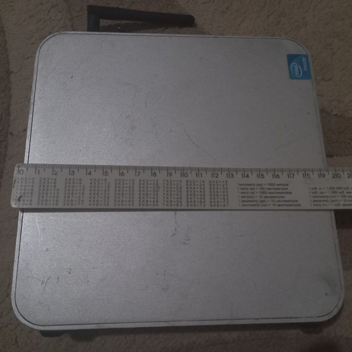 Економний міні-ПК, ідеальний для офісу або дому 20x20см