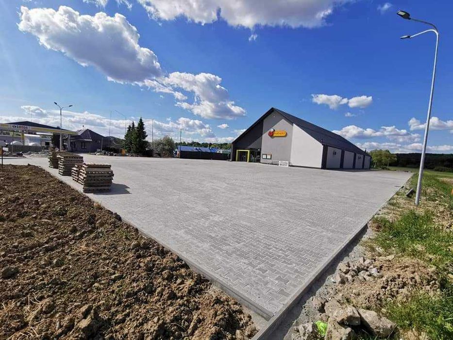 Układanie kostki brukowej Plantowanie Usługi miniładowarka minikoparka