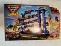 Zabawka - Monster Jam Garaż Spin Master. Autka, tor - garaż. Światła.