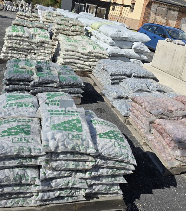 Grys kamień workowany, piasek, kora sosnowa