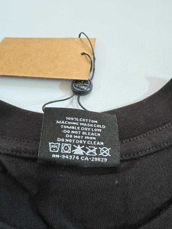 Koszulka Stussy z napisem na plecach