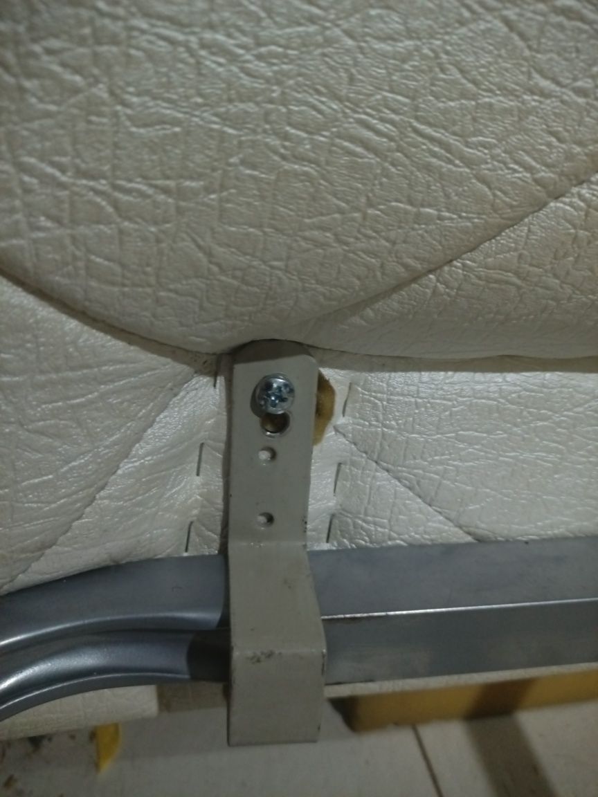 Estrado de cama com pés e cabeceira