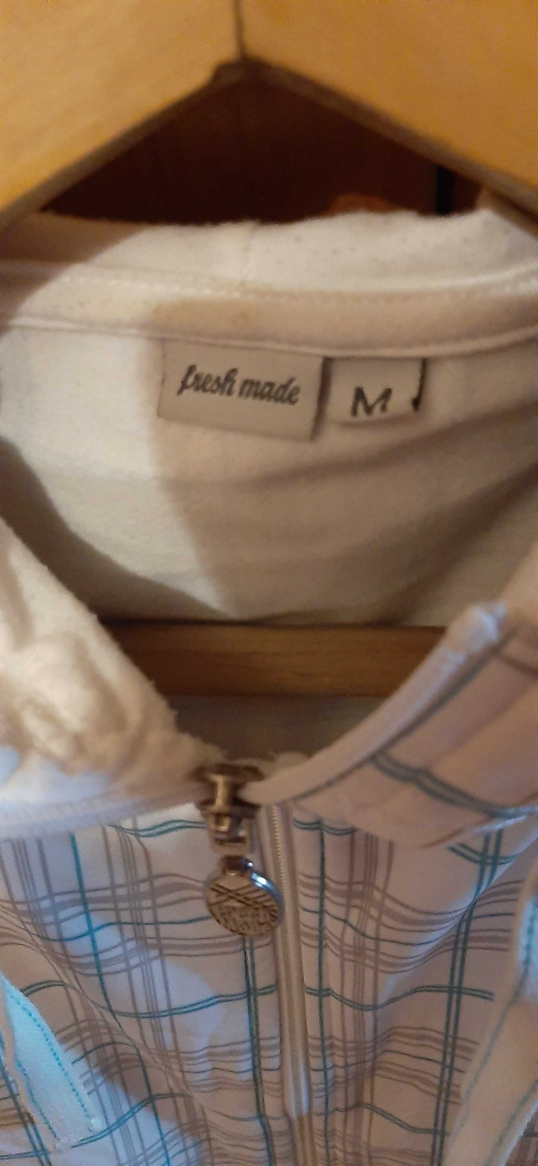 Bluza Damska Rozpinana z Kapturem Kratka, Rozmiar M - Modna i Wygodna!