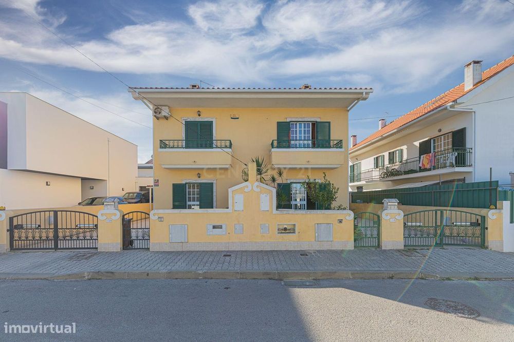 Moradia geminada em Fernão Ferro, Seixal - 3 Quartos