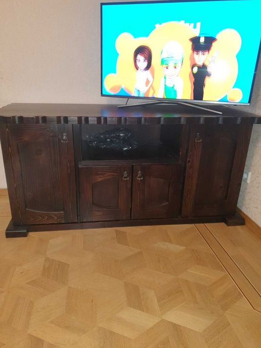 Тумба в спальню, Тумба під ТВ