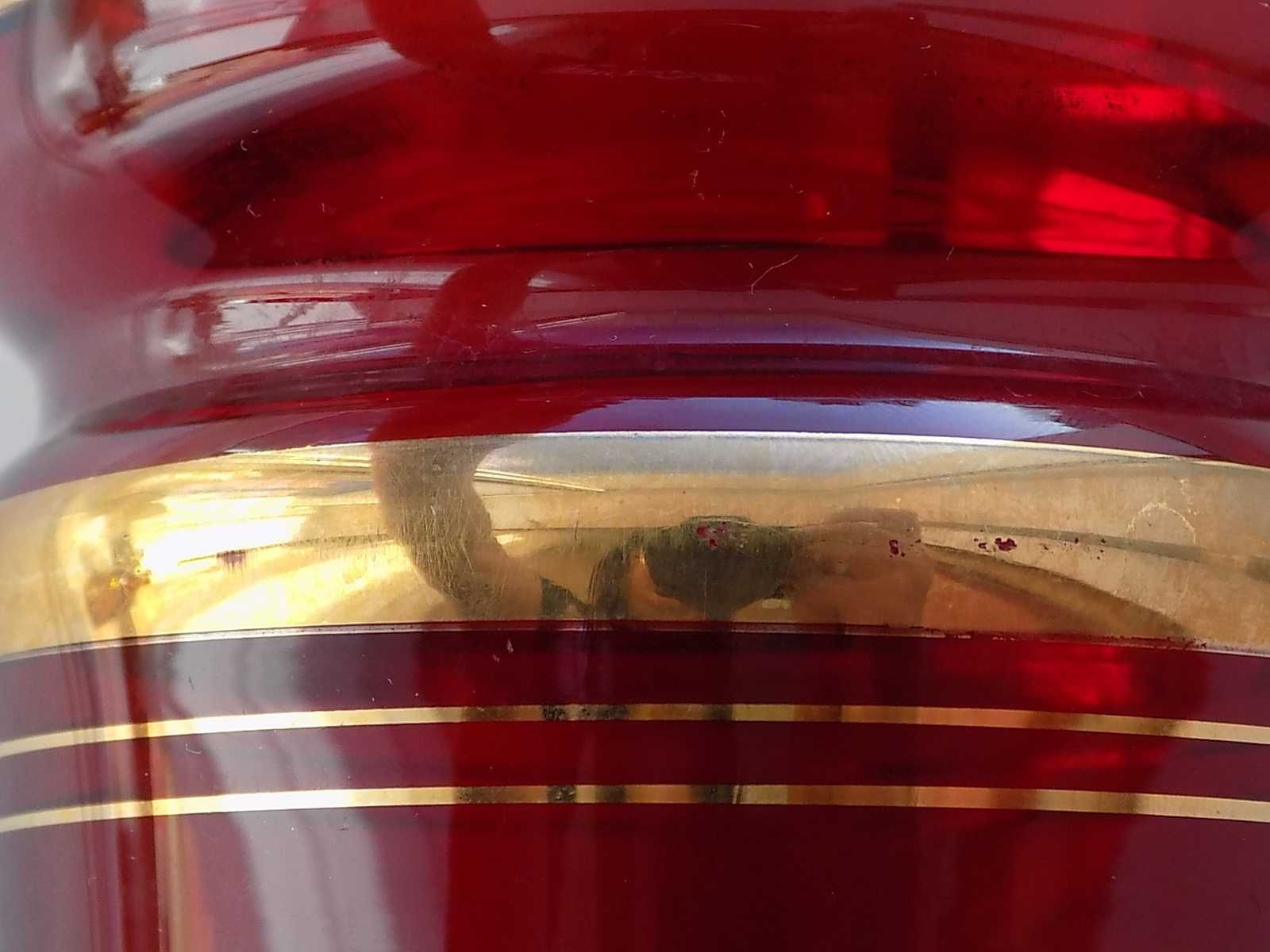 Подарочная ваза времен СССР цветное рубиновое стекло позолота