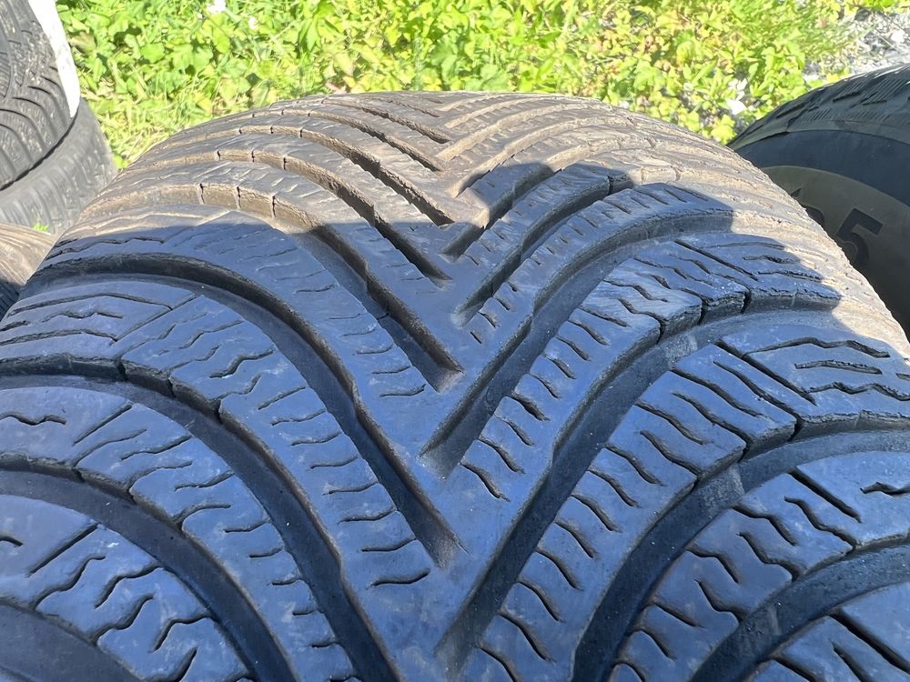 4xopona zimowa MICHELIN w rozmiarze 215/65 R17