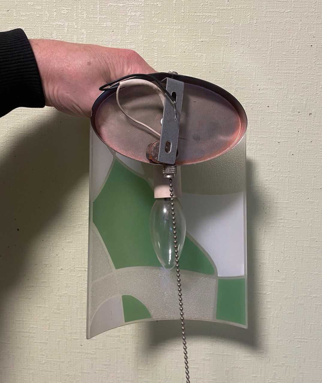 Настенное бра, зеленое стекло, с выключателем-цепочкой