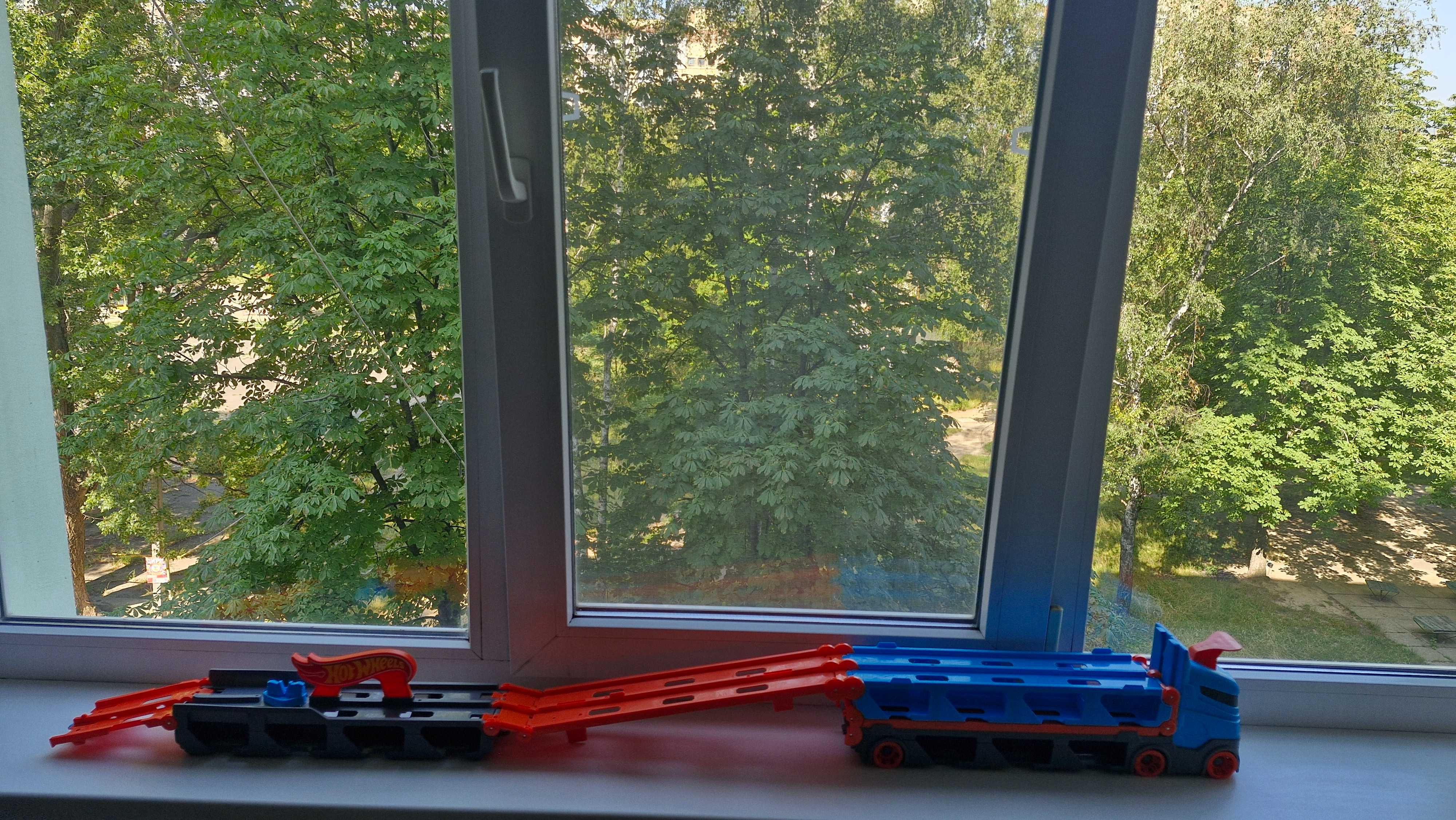 Гоночний транспортер 2 в 1 Hot wheels
