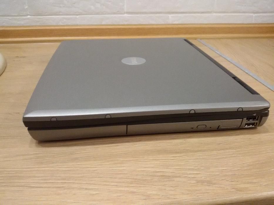 Ноутбук DELL Latitude D520