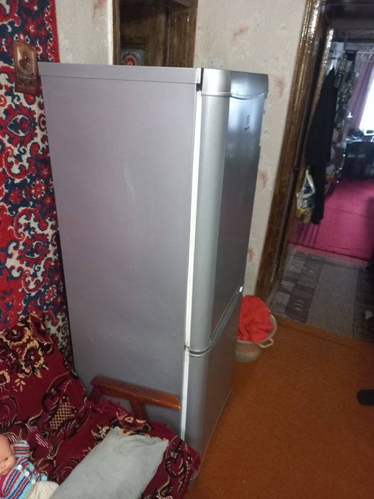 Холодильник Індезіт