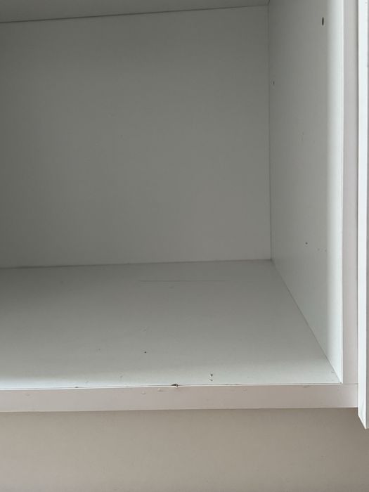 biała szafka od biurka
