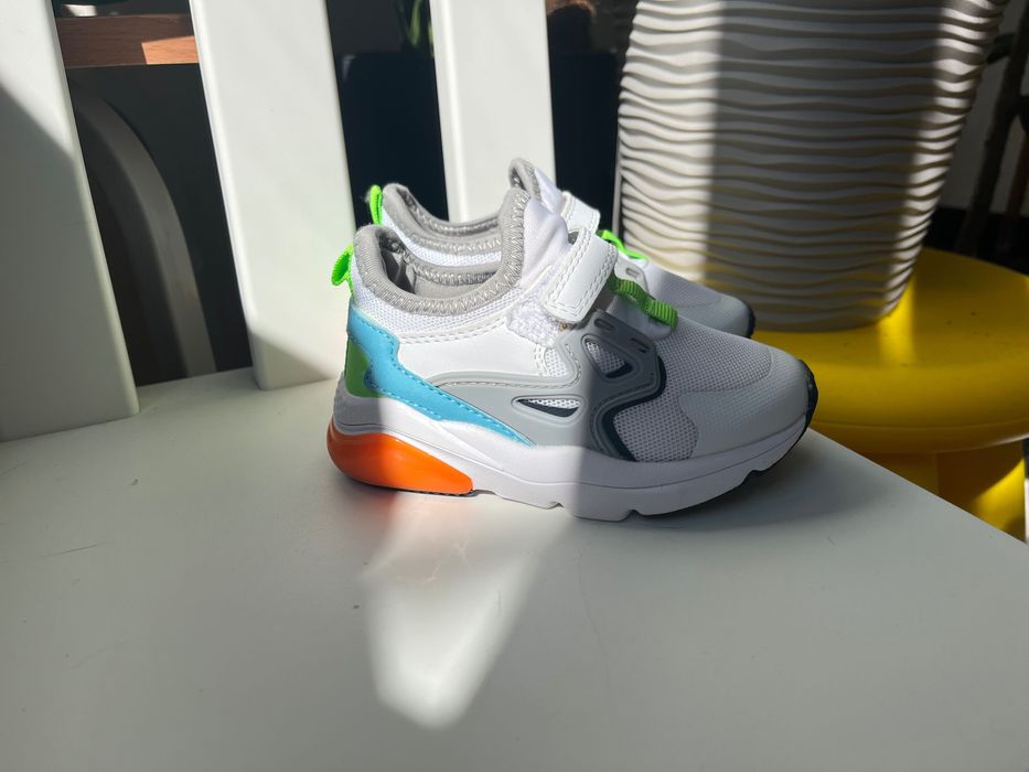 Продам дитячі кросівки Next