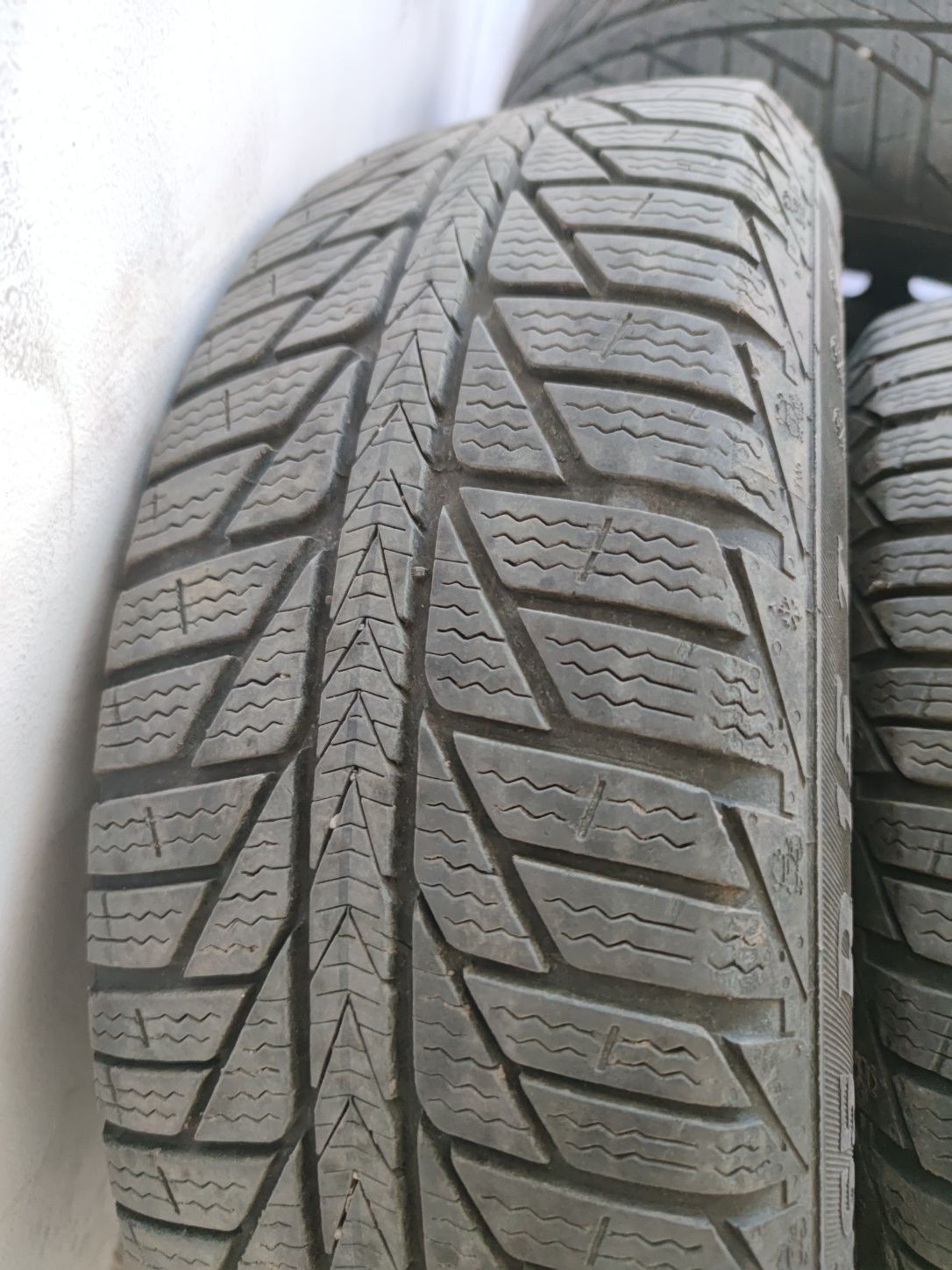 Felgi stalowe i opony 195/65 R15 91T zimowe z Volkswagen Bora 1999