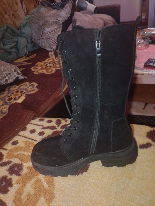 Продам зимние замшевые сапоги на широкую ногу 40 р