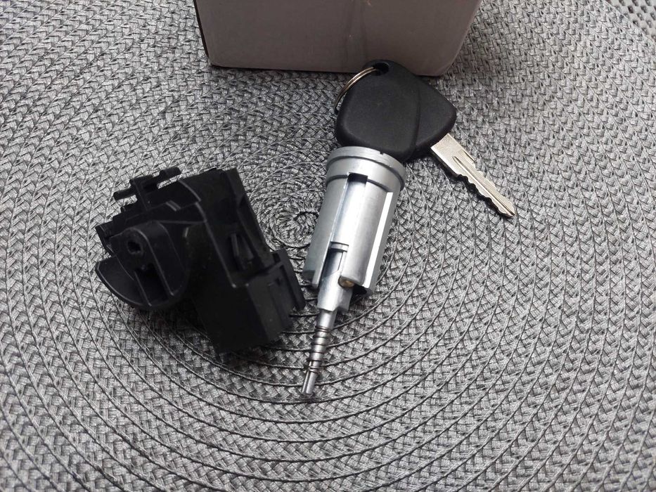 Замок зажигания новый Опель Opel