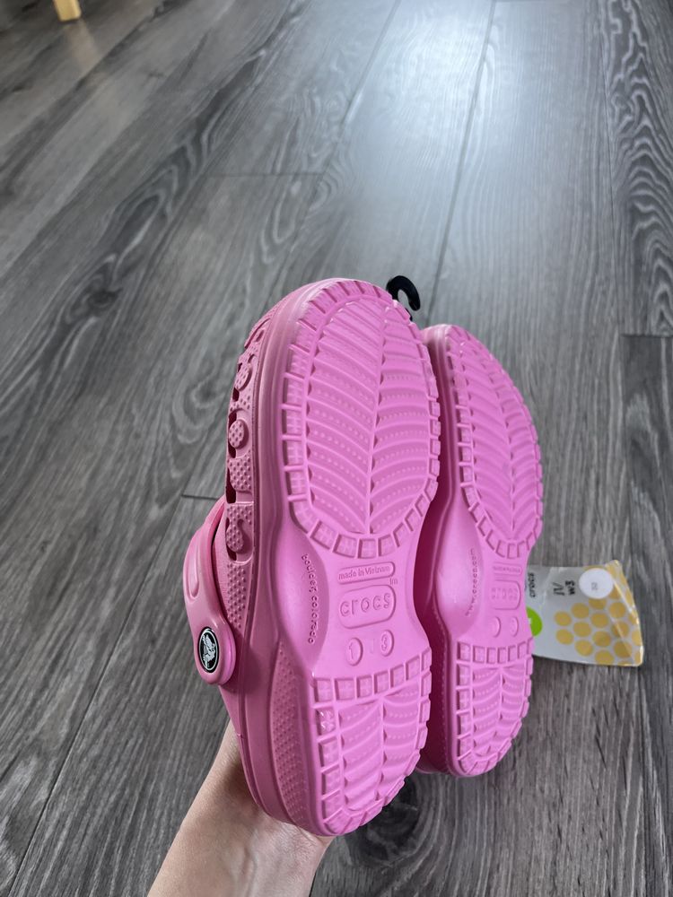 Nowe klapki Crocs 32