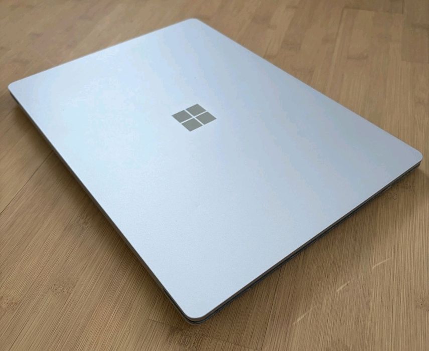 Surface laptop 8gb 128gb Windows 11 Office 2024