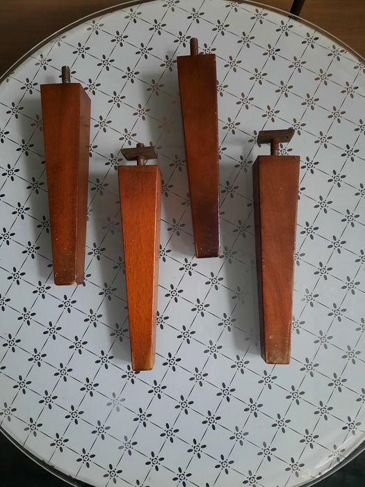 4 nogi drewniane z okresu PRL