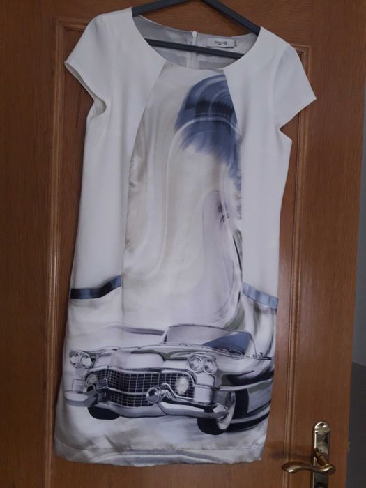 Vestido curto, em seda, com imagem estampada 3D