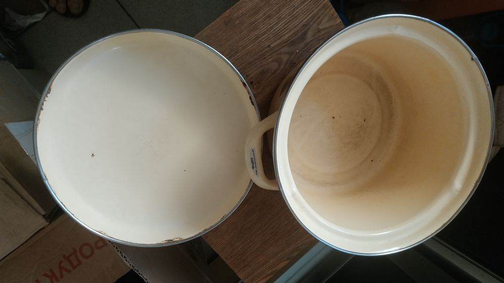 Продам кастрюли с крышками