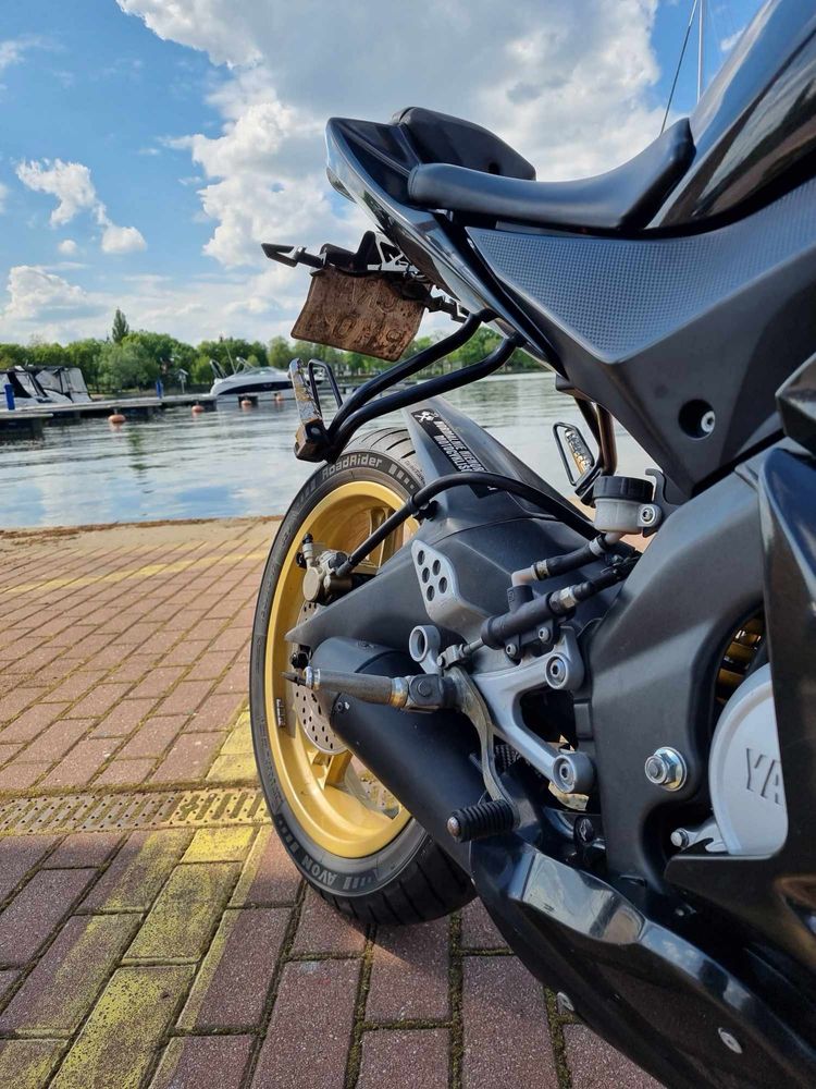 Yamaha YZF r125 Black & Gold