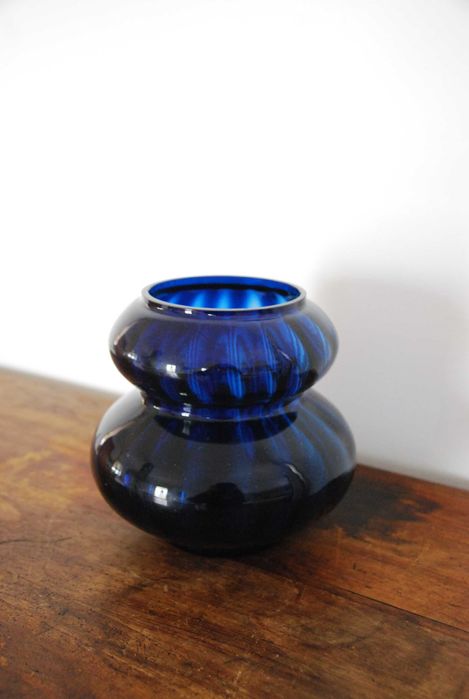 Vaso em vidro azul cobalto - vintage