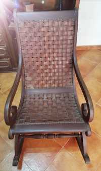 Cadeira Antiga de Baloiço