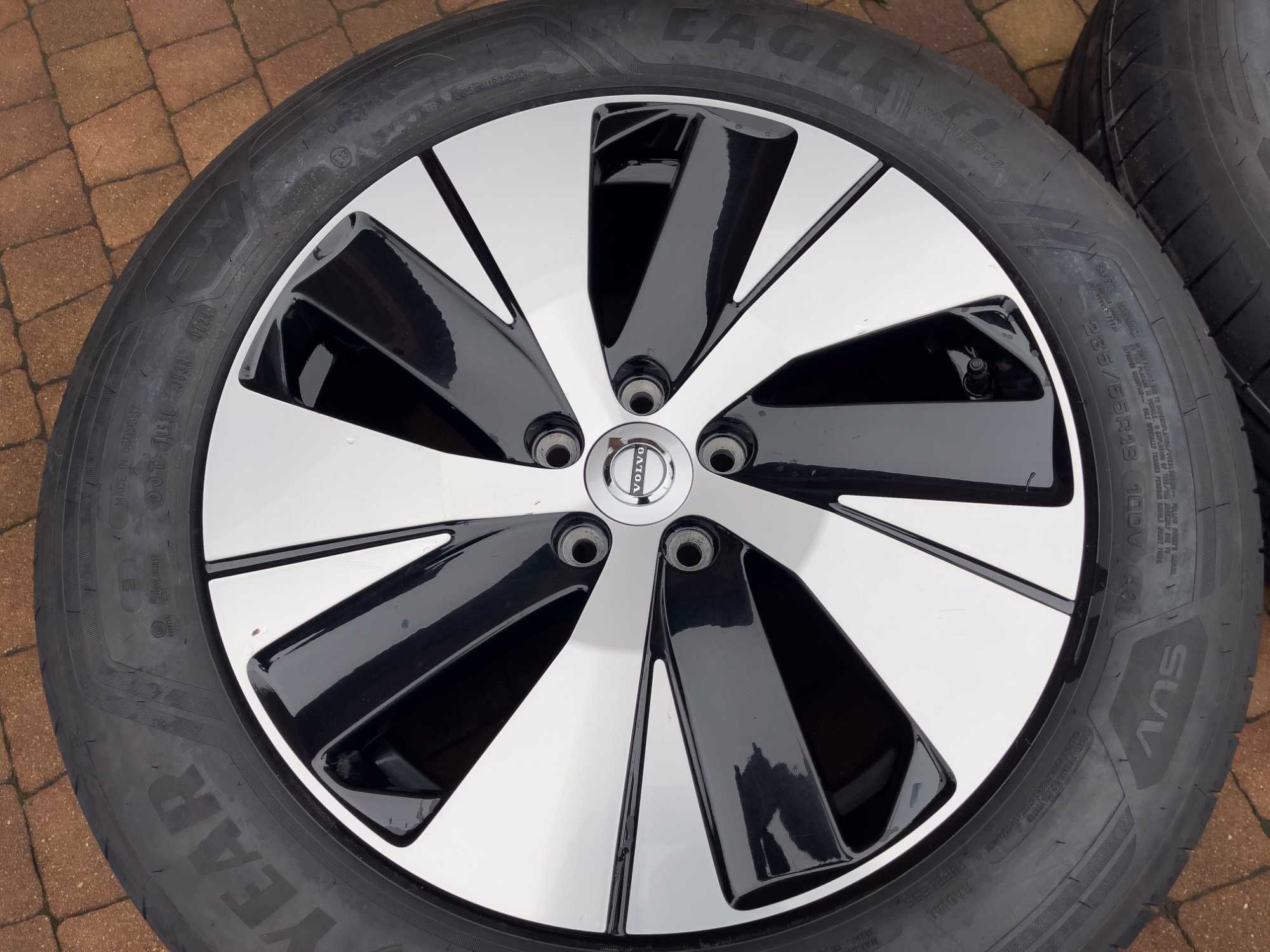3650. Koła letnie Volvo XC40 oryginał jak nowe 5x108 235/55/18 2024r