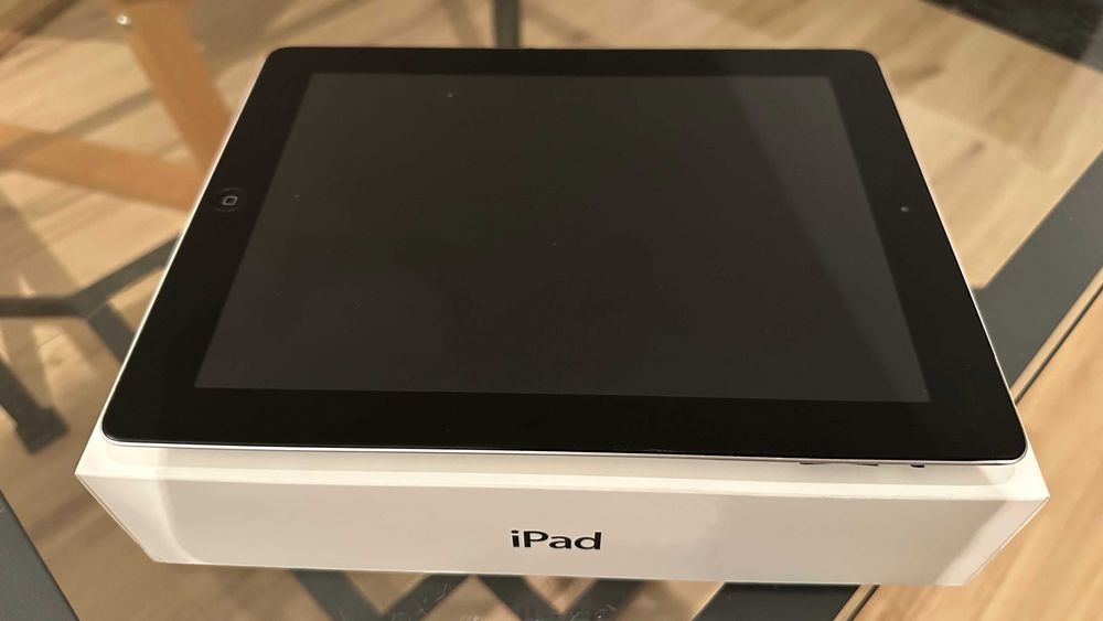 iPad 2, 16 GB, WiFi + GSM, model A1396