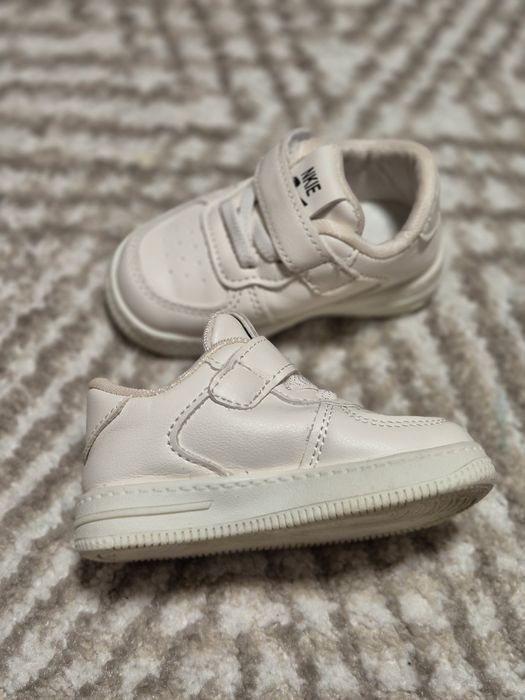 Кросівки білі дитячі