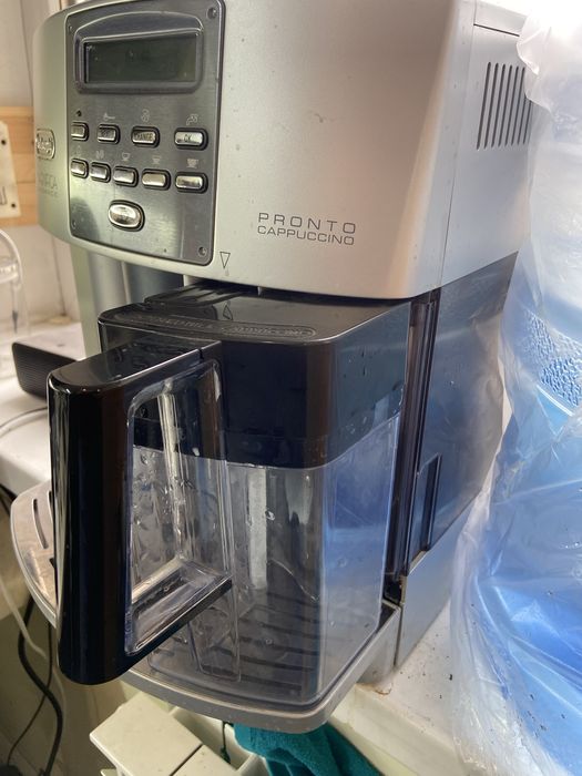 Кавамашина Delongi magnifika з капучінатором