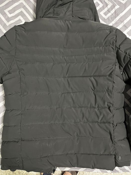 Зимова утеплена куртка з капішоном. розмір s