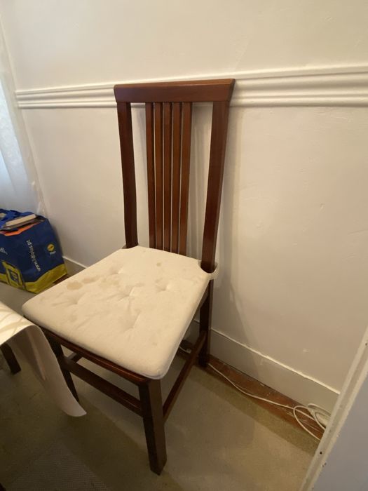 Mesa extensivel em mogno e seis cadeiras