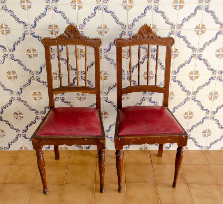 2 Cadeiras de sala/quarto estilo antigo / rustico