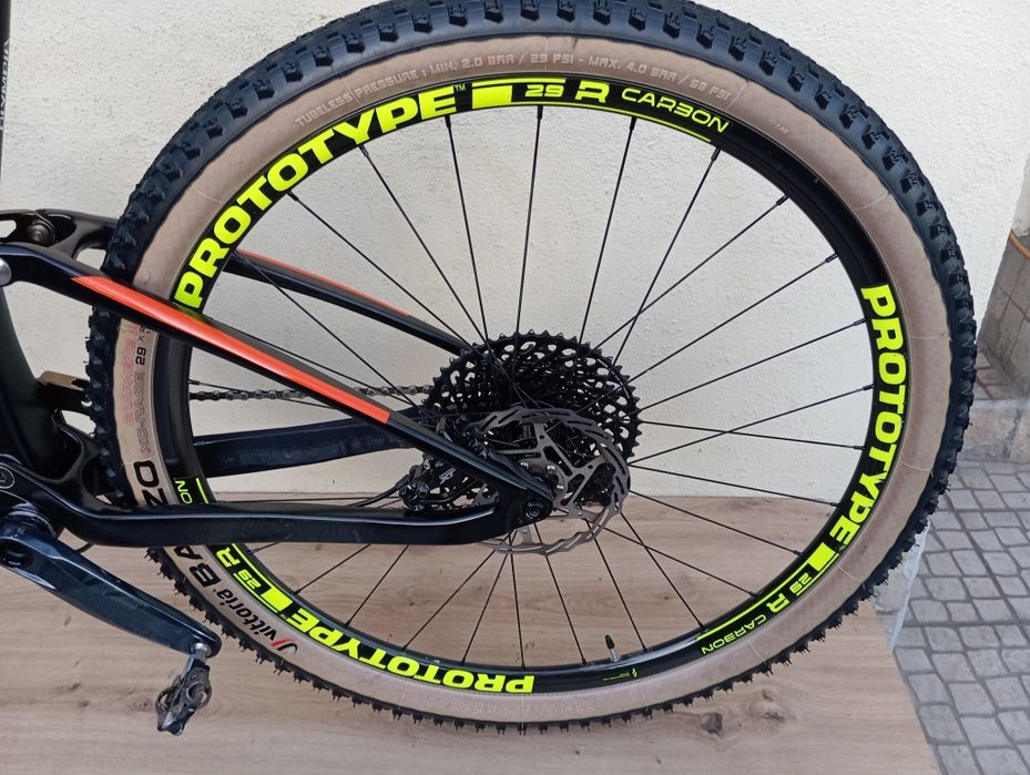 J-Bikes  Rodas 29 Boost Carbono Prototype e Bontrager Kovee