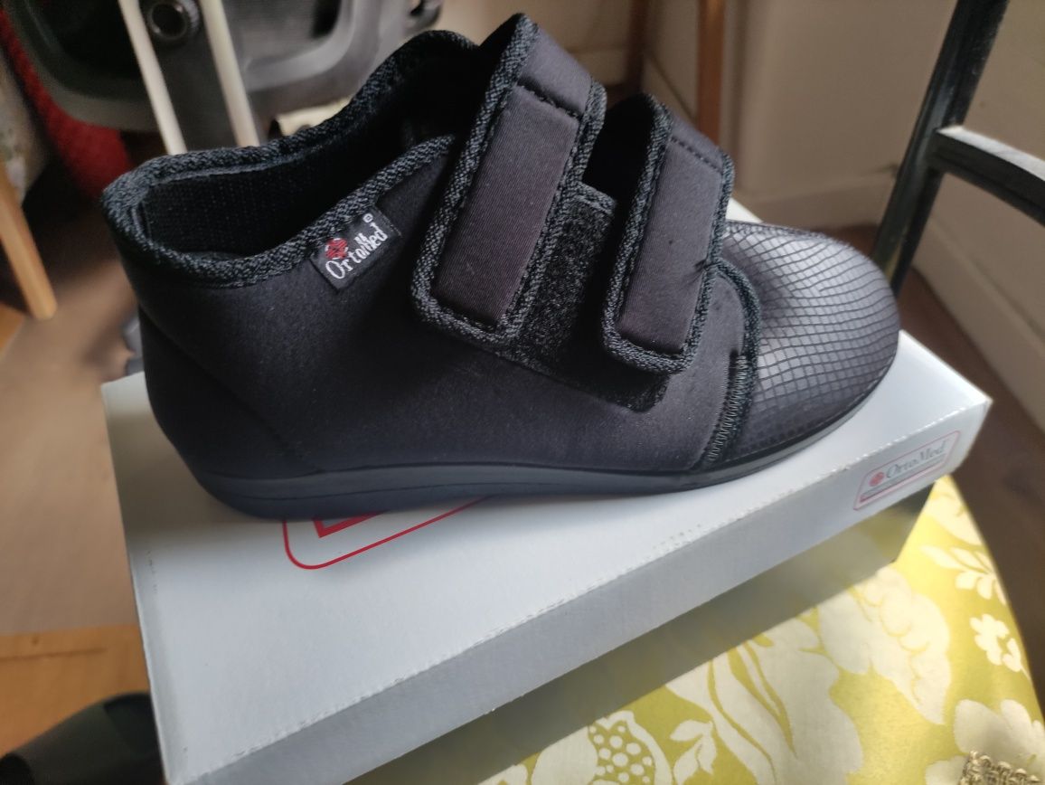 Sapato ortopédico tipo botim com velcro T.39