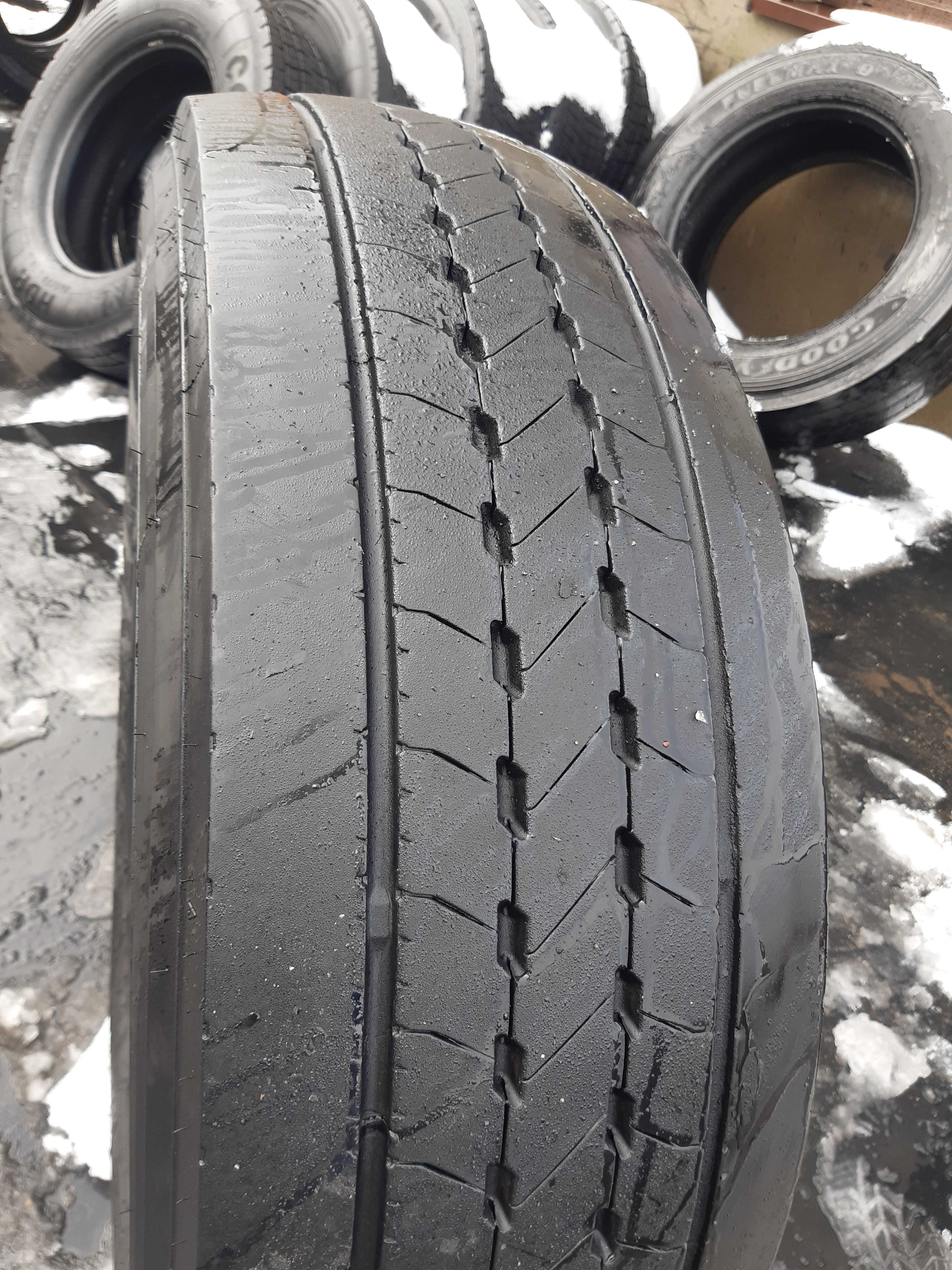 305/70R22.5 Goodyear KMAX S przód