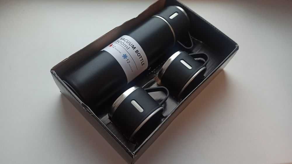 Термос із вакуумною ізоляцією з 3 чашками 500 мл