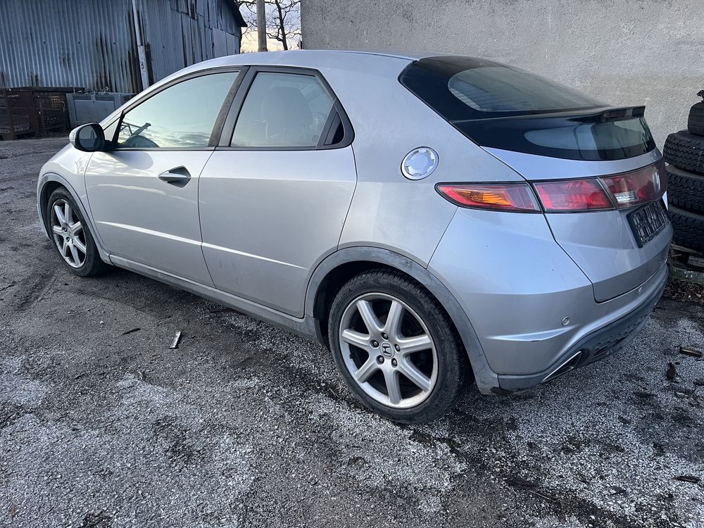 Honda Civic ufo VIII 2.2 d częsci drzwi maska zderzak lampy