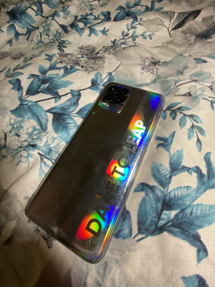 smartfon realme 8