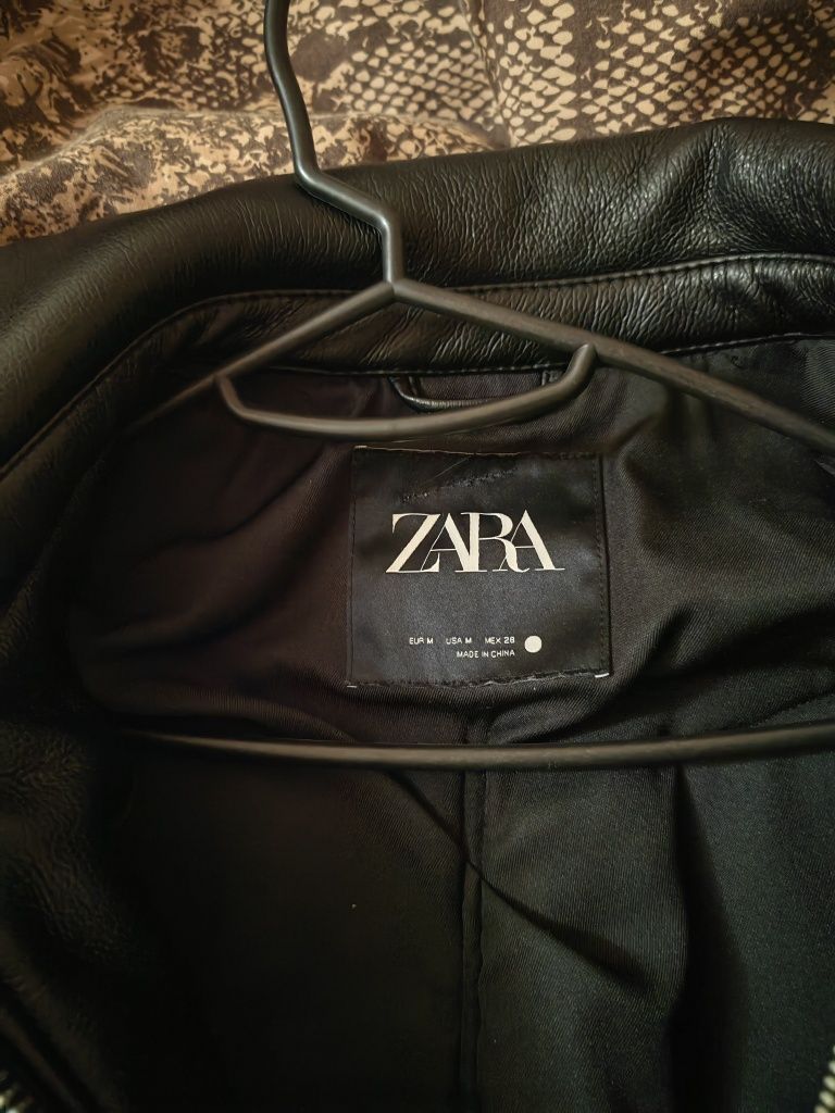 Blusão Biker Snakes, Zara.
