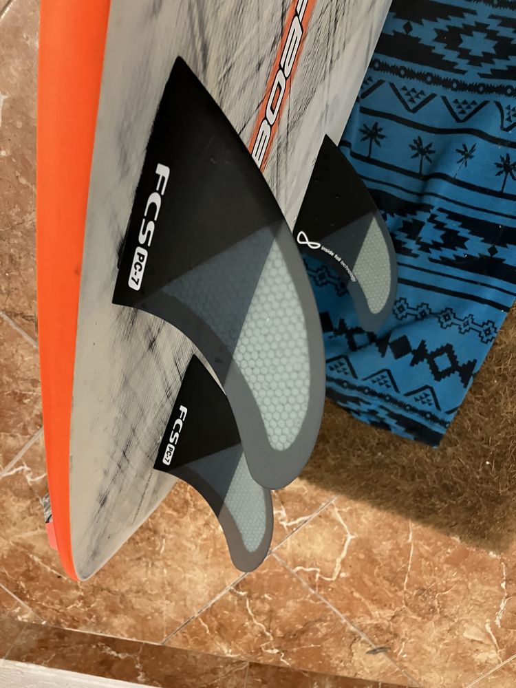 Prancha surf Starboard em carbono