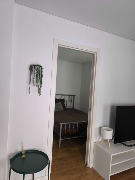 Aluga-se andar-moradia ao Covelo com pátio e lavandaria exterior