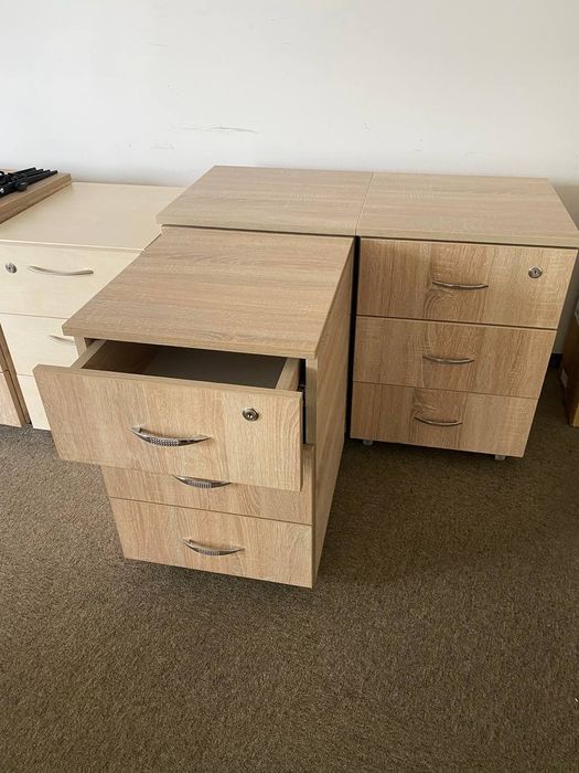 ПРОДАЮТСЯ Б/У МЕБЛІ, столи, крісла,тумби,дивани, Київ, дешево