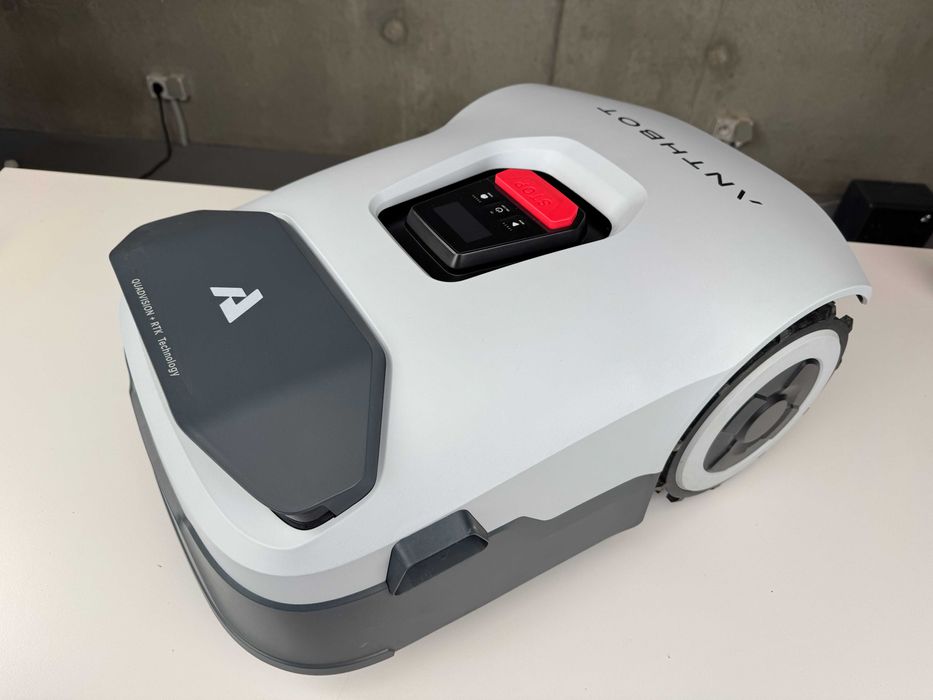 Robot koszący AI ANTHBOT Genie 3000 – bezprzewodowa kosiarka do 3600m2